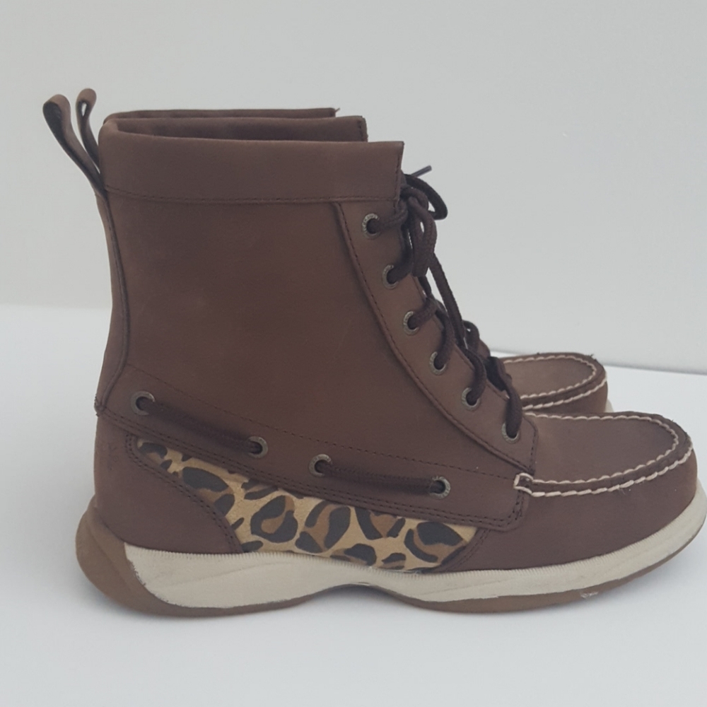 Sperry Top Sider leopard print leather boot 6.5 M